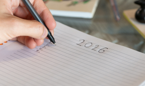 A person starting to write on a 2026 to do list.