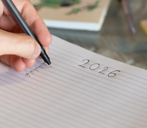 A person starting to write on a 2026 to do list.