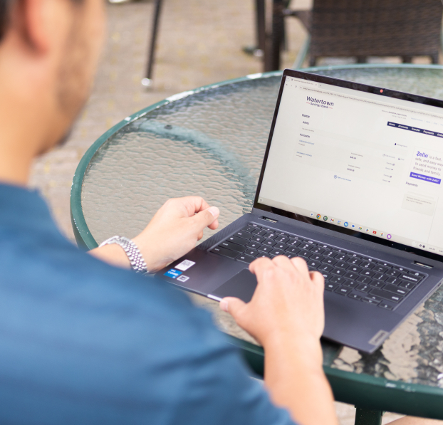 Man checking his business bank accounts on WSB online while sitting at a cafe.